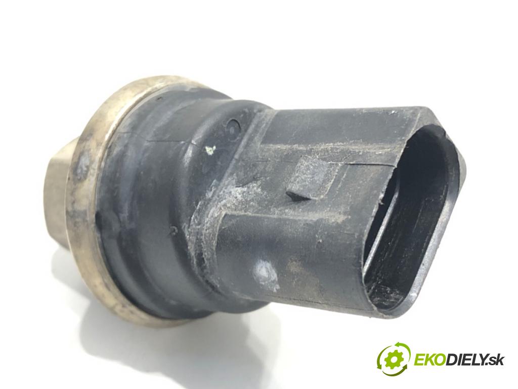 AUDI A4 B6 (8E2) 2000 - 2005    2.0 96 kW [130 KM] benzyna 2000 - 2004  snímač klimatizace 8Z0959126 (Snímače)