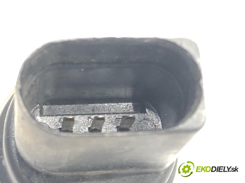 AUDI A4 B6 (8E2) 2000 - 2005    2.0 96 kW [130 KM] benzyna 2000 - 2004  snímač klimatizace 8Z0959126 (Snímače)