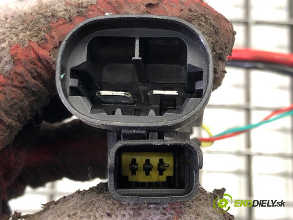 PEUGEOT 407 (6D_) 2004 - 2011    2.0 HDi 135 (6DRHRH, 6DRHRE, 6DRHRG, 6DRHRJ) 100 kW [136 KM] olej napędowy 2004 - 2010  Ventilátor chladiča  (Ventilátory)