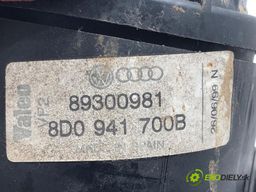 AUDI A4 B5 (8D2) 1994 - 2001    1.8 92 kW [125 KM] benzyna 1994 - 2000  hmlové svetlo, hmlovka pravý přední část 8D0941700B