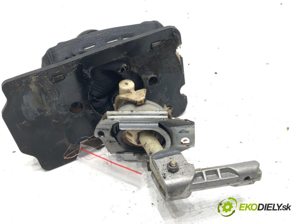 AUDI A4 B5 (8D2) 1994 - 2001    1.6 74 kW [100 KM] benzyna 1994 - 2000  Kulisa  (Rýchlostné páky / kulisy)