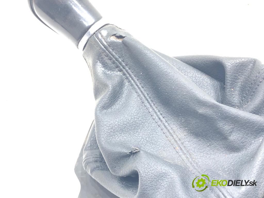 AUDI A4 B5 (8D2) 1994 - 2001    1.6 74 kW [100 KM] benzyna 1994 - 2000  Kulisa  (Rýchlostné páky / kulisy)