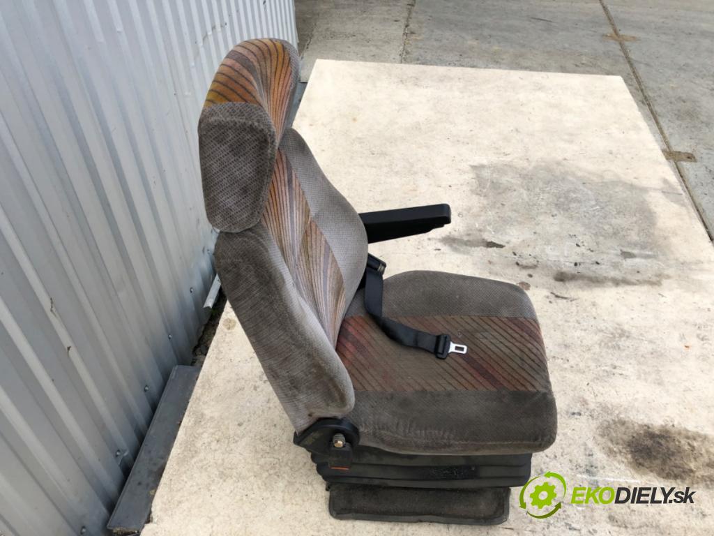 IVECO A80D003V    A80D003V  Sedadlo ľavy predný PNEUMATICKÝ: