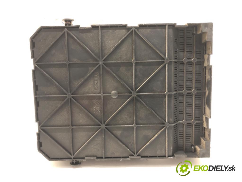 CITROEN C4 I (LC_) 2004 - 2014    1.6 HDi 80 kW [109 KM] olej napędowy 2004 - 2011  modul BSI  (Pojistkové skříňky)