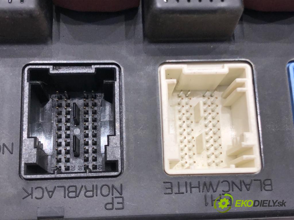 CITROEN C4 I (LC_) 2004 - 2014    1.6 HDi 80 kW [109 KM] olej napędowy 2004 - 2011  modul BSI  (Pojistkové skříňky)