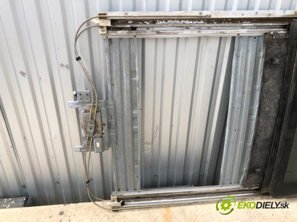 NISSAN X-TRAIL I (T30) 2001 - 2013    2.2 DCi FWD 84 kW [114 KM] olej napędowy 2001 - 2004  střešní okno  (Okna karoserie)