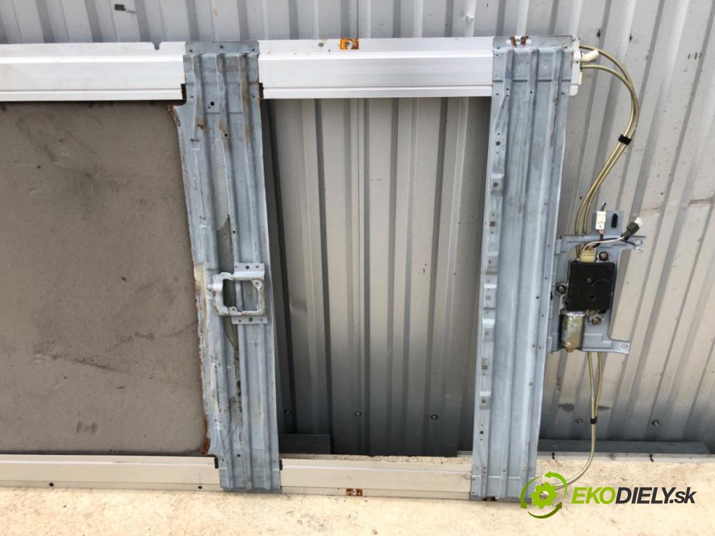 NISSAN X-TRAIL I (T30) 2001 - 2013    2.2 DCi FWD 84 kW [114 KM] olej napędowy 2001 - 2004  střešní okno  (Okna karoserie)