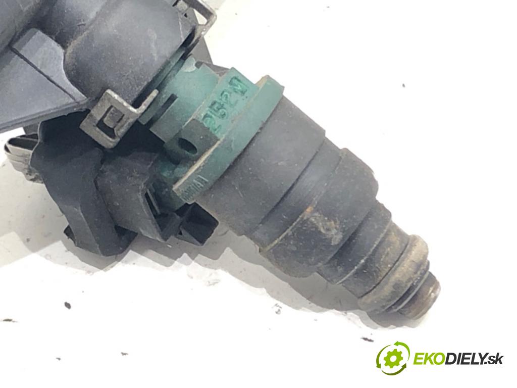 VW GOLF IV (1J1) 1997 - 2008    1.6 74 kW [100 KM] benzyna 1997 - 2004  Lišta vstrekovacia 06A133317A (Vstrekovacie lišty)