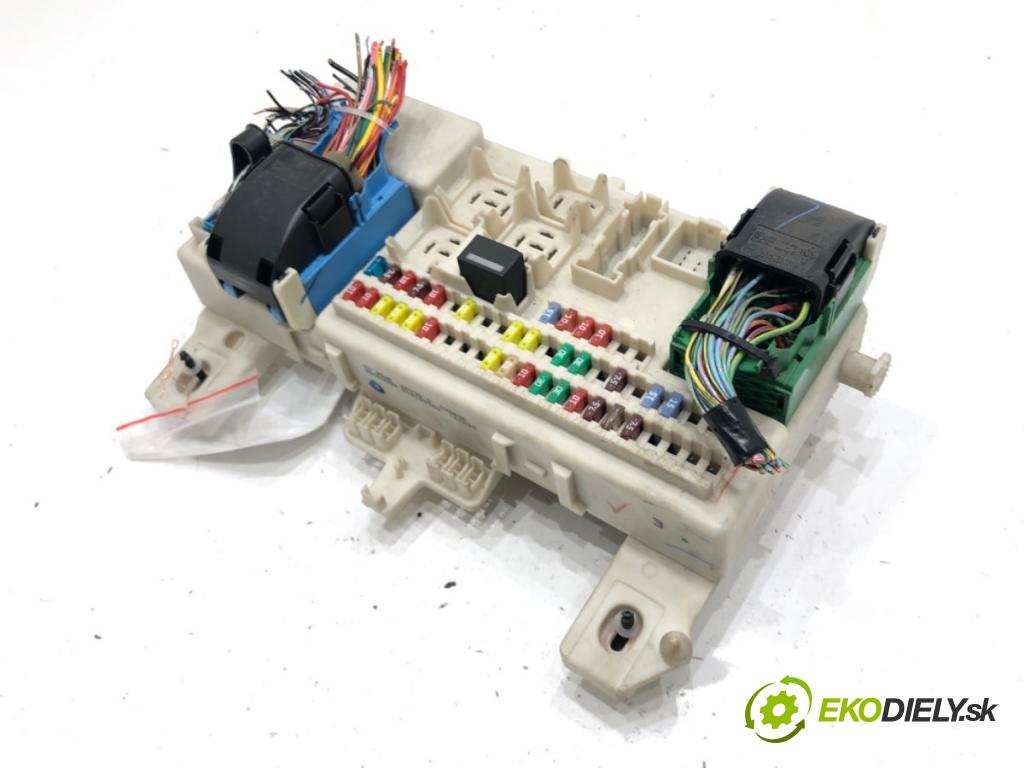 MAZDA 3 sedan (BK) 1999 - 2009    2.0 (BKEP) 110 kW [150 KM] benzyna 2003 - 2009  modul BSI BS3E-66730-D (Pojistkové skříňky)