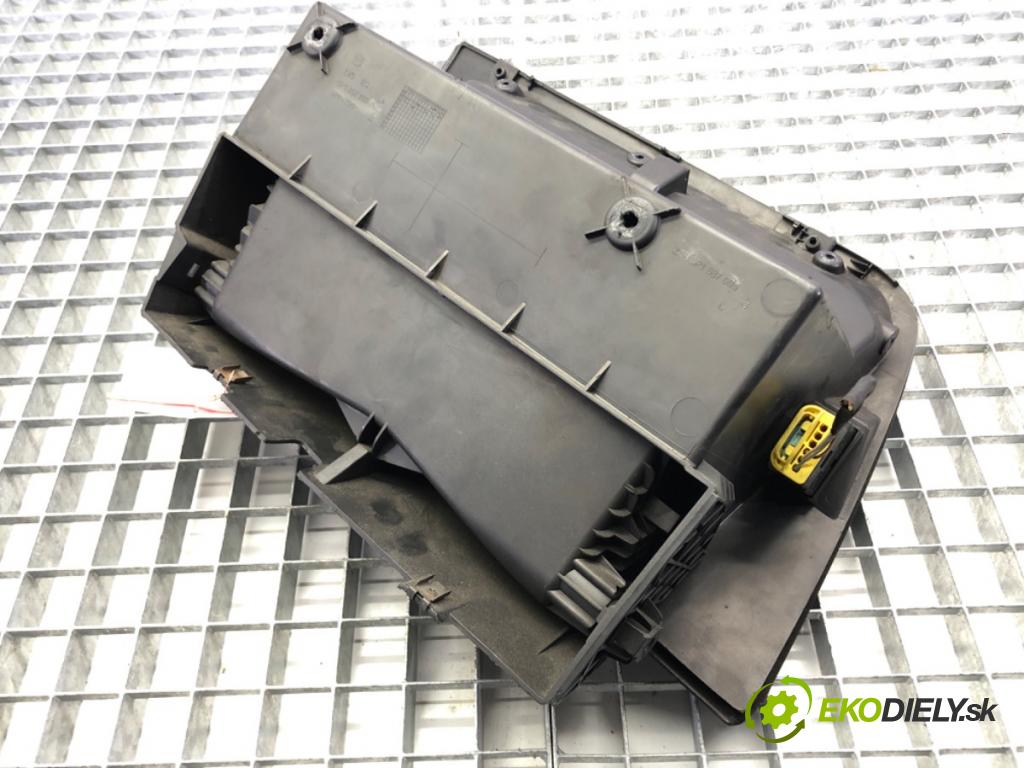 SEAT TOLEDO III (5P2) 2004 - 2009    1.9 TDI 77 kW [105 KM] olej napędowy 2004 - 2009  Priehradka, kastlík spolujazdca  (Priehradky, kastlíky)