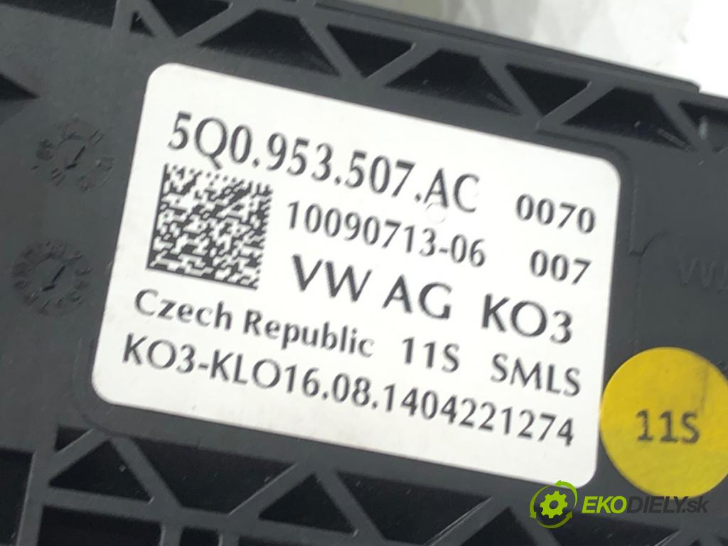 SKODA OCTAVIA III Combi (5E5, 5E6) 2012 - 2022    1.6 TDI 77 kW [105 KM] olej napędowy 2012 - 2022  Prepínač kombinovaný 5Q0953507AC (Prepínače, spínače, tlačidlá a ovládače kúrenia)