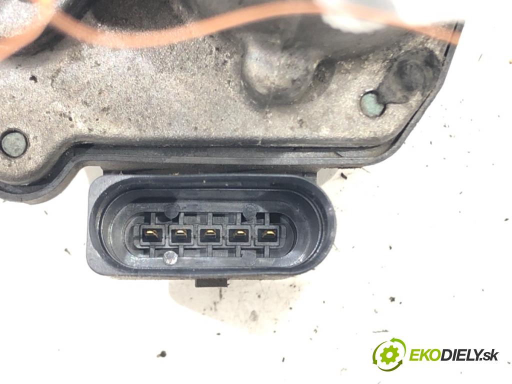 SKODA OCTAVIA III Combi (5E5, 5E6) 2012 - 2022    1.6 TDI 77 kW [105 KM] olej napędowy 2012 - 2022  Škrtiaca klapka 04L128059K (Škrtiace klapky)