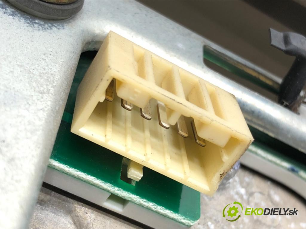 JAGUAR S-TYPE II (X200) 1998 - 2008    4.0 V8 203 kW [276 KM] benzyna 1999 - 2002  Volant XR833F563FDAEK (Volanty)