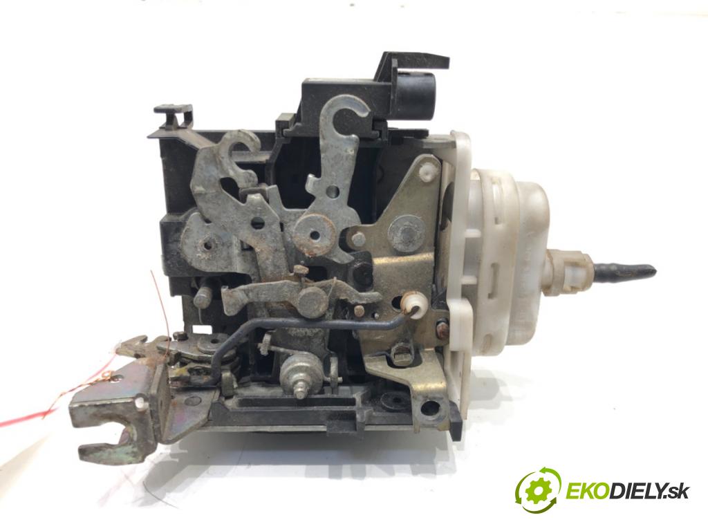 AUDI A3 (8L1) 1996 - 2006    1.9 TDI 96 kW [130 KM] olej napędowy 2000 - 2003  zámok dveře pravý přední část AKS8L0173B