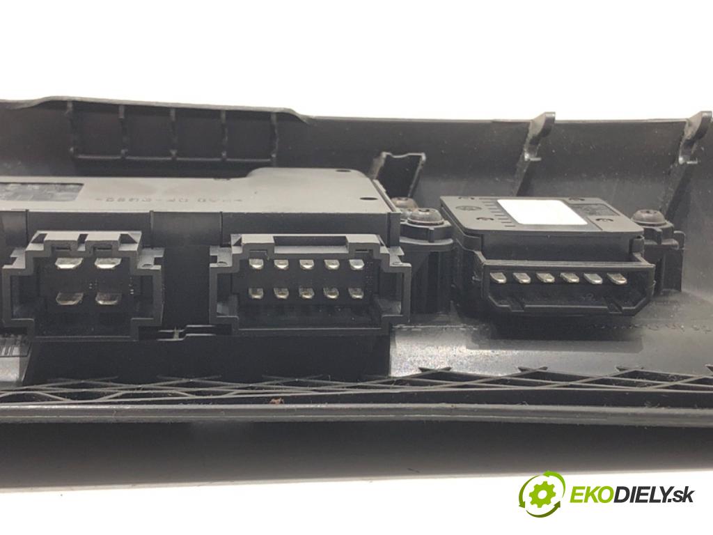 VW PASSAT B6 Variant (3C5) 2005 - 2011    2.0 TDI 103 kW [140 KM] olej napędowy 2005 - 2009  Prepínač nastavenia sedačky pravy 8E0959777B