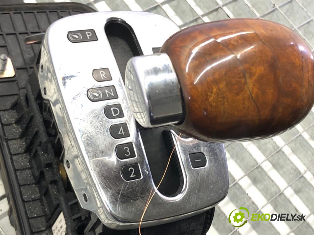 VW BORA Variant (1J6) 1999 - 2005    1.9 TDI 85 kW [115 KM] olej napędowy 1999 - 2001  Kulisa 1J0713025J (Rýchlostné páky / kulisy)