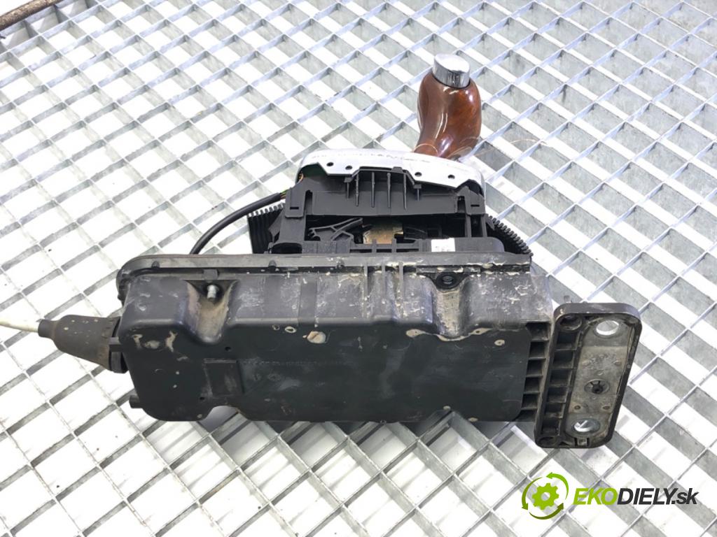 VW BORA Variant (1J6) 1999 - 2005    1.9 TDI 85 kW [115 KM] olej napędowy 1999 - 2001  Kulisa 1J0713025J (Rýchlostné páky / kulisy)