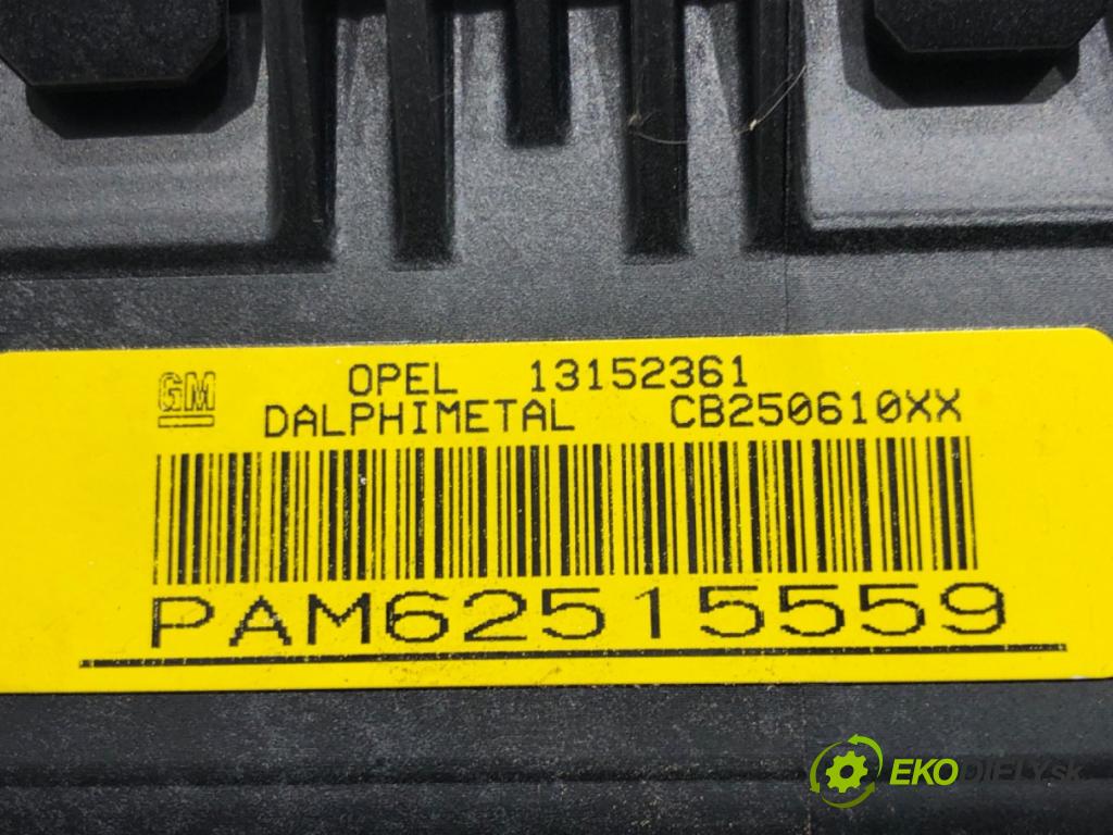 OPEL CORSA D (S07) 2006 - 2014    1.2 (L08, L68) 59 kW [80 KM] benzyna 2006 - 2014  AirBag spolujazdca 13152361 (Airbagy)