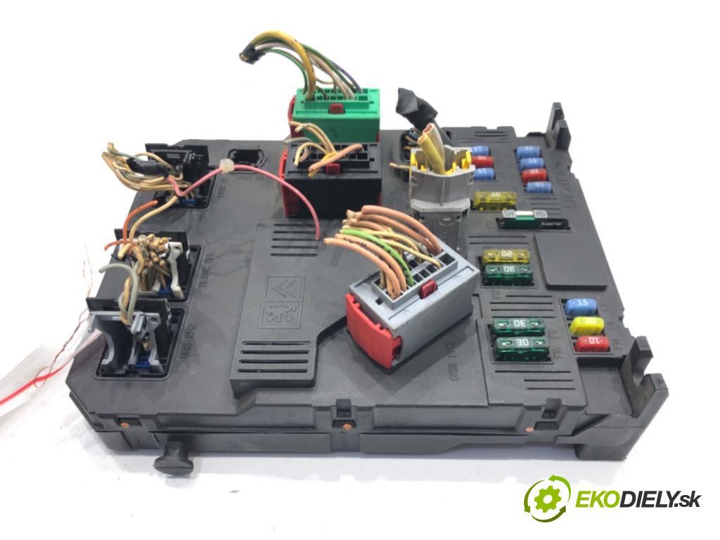 PEUGEOT 407 (6D_) 2004 - 2011    2.0 (6DRFNB, 6DRFNE) 100 kW [136 KM] benzyna 2004 - 2005  modul BSI S120104500J (Pojistkové skříňky)