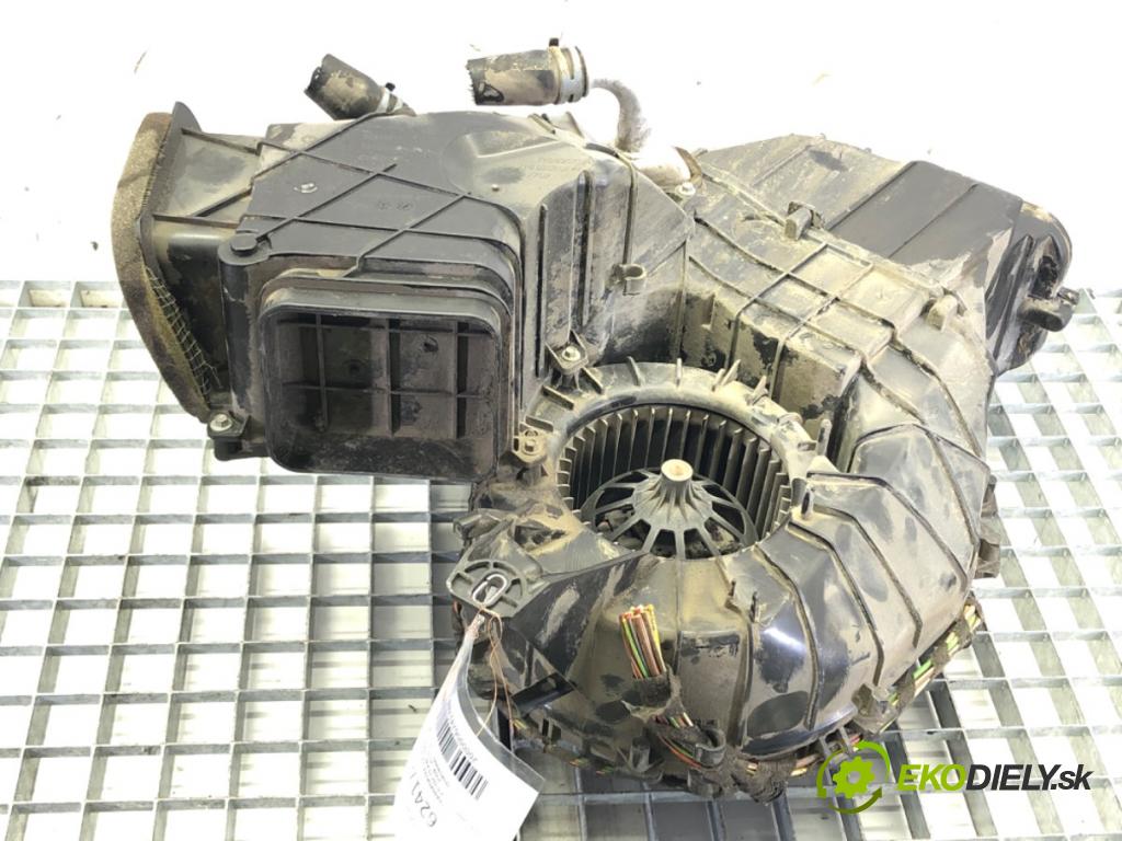VW TRANSPORTER V Autobus (7HB, 7HJ, 7EB, 7EJ) 2003 - 2015    2.0 TDI 75 kW [102 KM] olej napędowy 2009 - 2015  Výhrevné teleso, radiátor kúrenia zad 7E0819004C