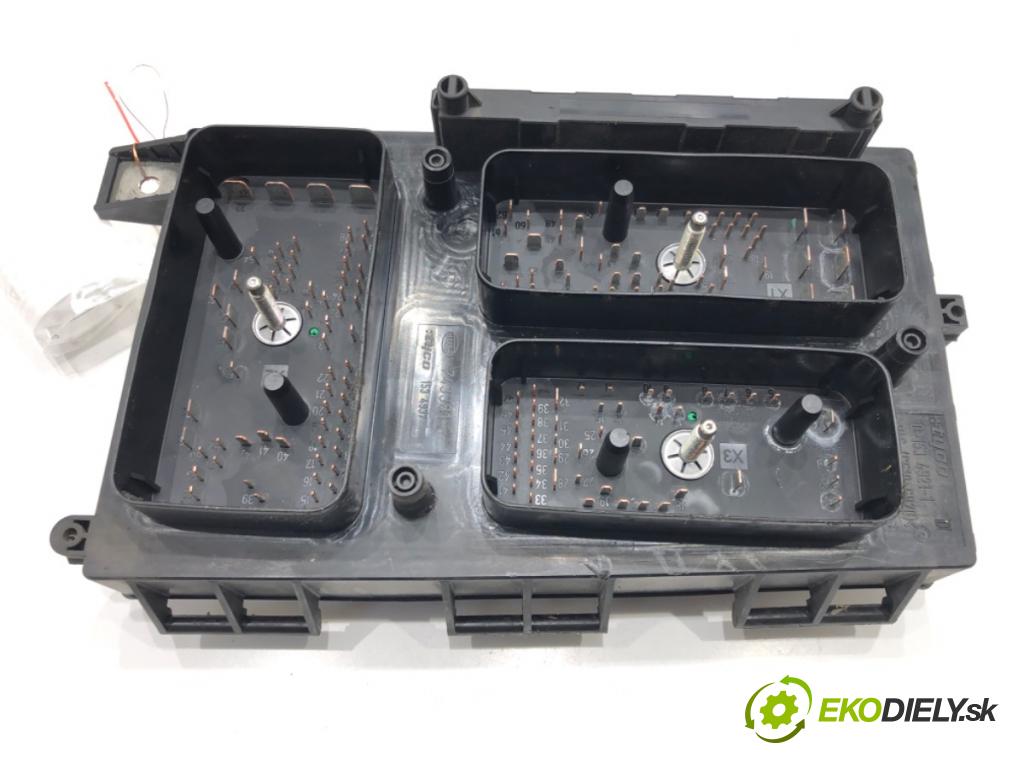 OPEL ZAFIRA B Nadwozie pełne/minivan (A05) 2005 - 2015    1.9 CDTI VAN (M75) 110 kW [150 KM] olej napędowy 2005 - 2015  skříňka poistková 13206746GS (Pojistkové skříňky)