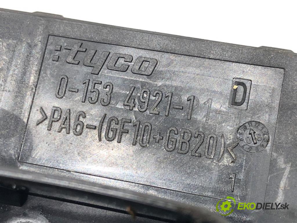 OPEL ZAFIRA B Nadwozie pełne/minivan (A05) 2005 - 2015    1.9 CDTI VAN (M75) 110 kW [150 KM] olej napędowy 2005 - 2015  skříňka poistková 13206746GS (Pojistkové skříňky)