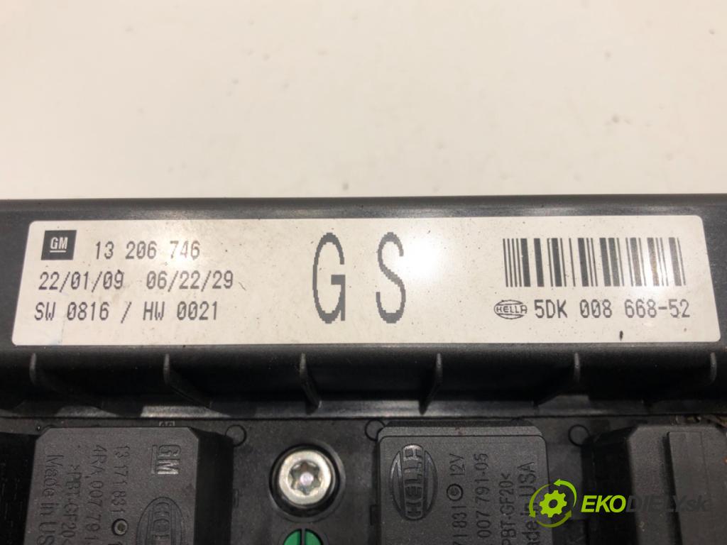 OPEL ZAFIRA B Nadwozie pełne/minivan (A05) 2005 - 2015    1.9 CDTI VAN (M75) 110 kW [150 KM] olej napędowy 2005 - 2015  skříňka poistková 13206746GS (Pojistkové skříňky)