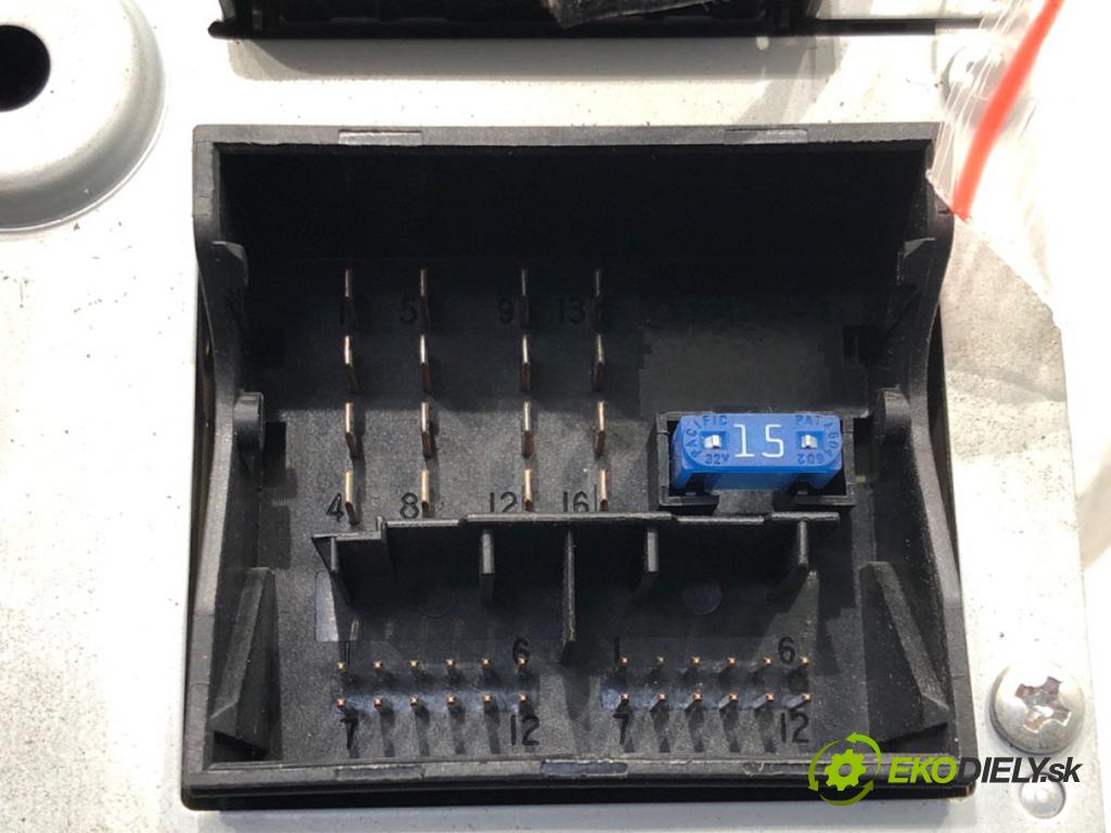 AUDI A3 (8P1) 2003 - 2013    2.0 TDI 103 kW [140 KM] olej napędowy 2005 - 2008  RADIO Navigácia 8P0035192Q (Audio zariadenia)