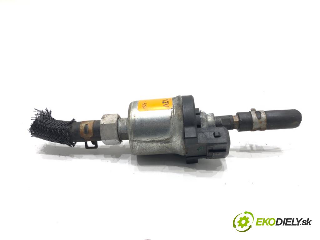 TOYOTA AURIS (_E15_) 2006 - 2012    1.4 D-4D (NDE150_) 66 kW [90 KM] olej napędowy 2007 - 2012  motorek paliva Webasto 22454201 (Webasto ohřívače)