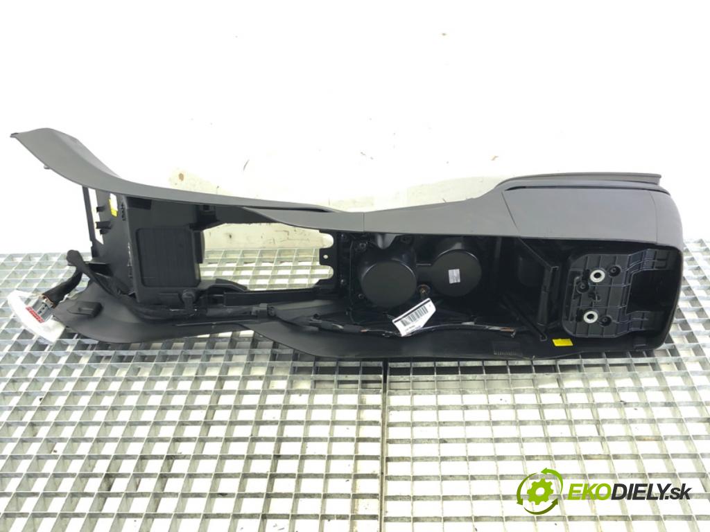 VOLVO V40 liftback (525, 526) 2012 - 2022    D2 84 kW [114 KM] olej napędowy 2012 - 2022  Tunel stredový  (Stredový tunel / panel)