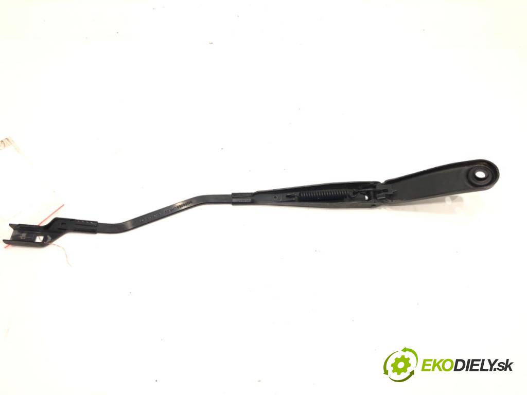 VOLVO V40 liftback (525, 526) 2012 - 2022    D2 84 kW [114 KM] olej napędowy 2012 - 2022  Rameno stierače ľavy predný 31276059