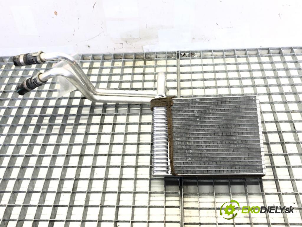 VOLVO V40 liftback (525, 526) 2012 - 2022    D2 84 kW [114 KM] olej napędowy 2012 - 2022  topné těleso radiátor topení  (Radiátory topení)