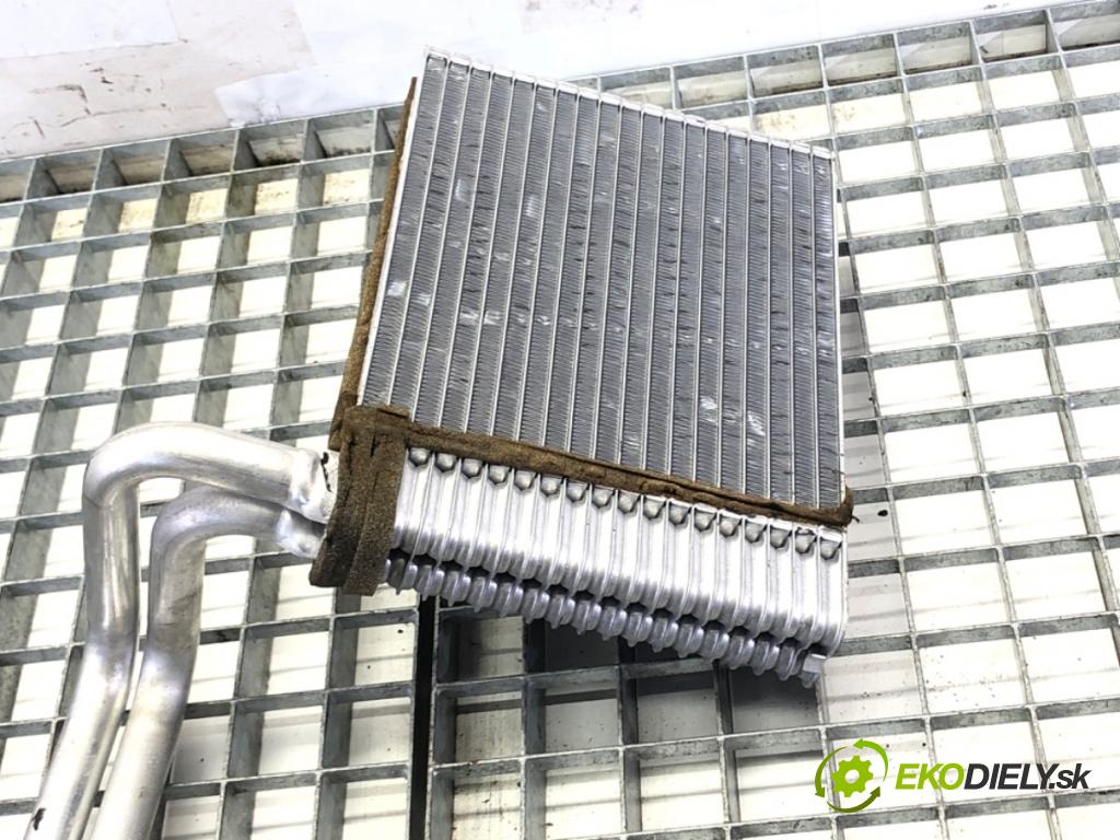 VOLVO V40 liftback (525, 526) 2012 - 2022    D2 84 kW [114 KM] olej napędowy 2012 - 2022  topné těleso radiátor topení  (Radiátory topení)