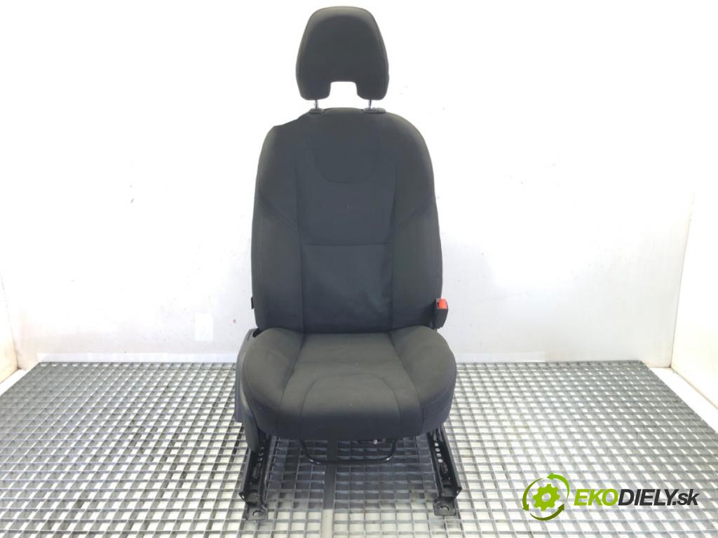 VOLVO V40 liftback (525, 526) 2012 - 2022    D2 84 kW [114 KM] olej napędowy 2012 - 2022  Sedadlo pravy predný 