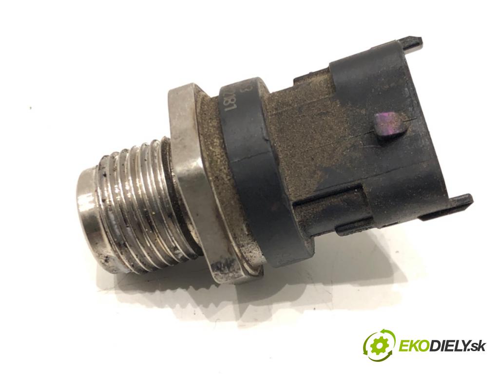 TOYOTA YARIS (_P13_) 2010 - 2022    1.4 D (NLP130_) 66 kW [90 KM] olej napędowy 2011 - 2022  Snímač tlaku paliva 0281006163 (Snímače)