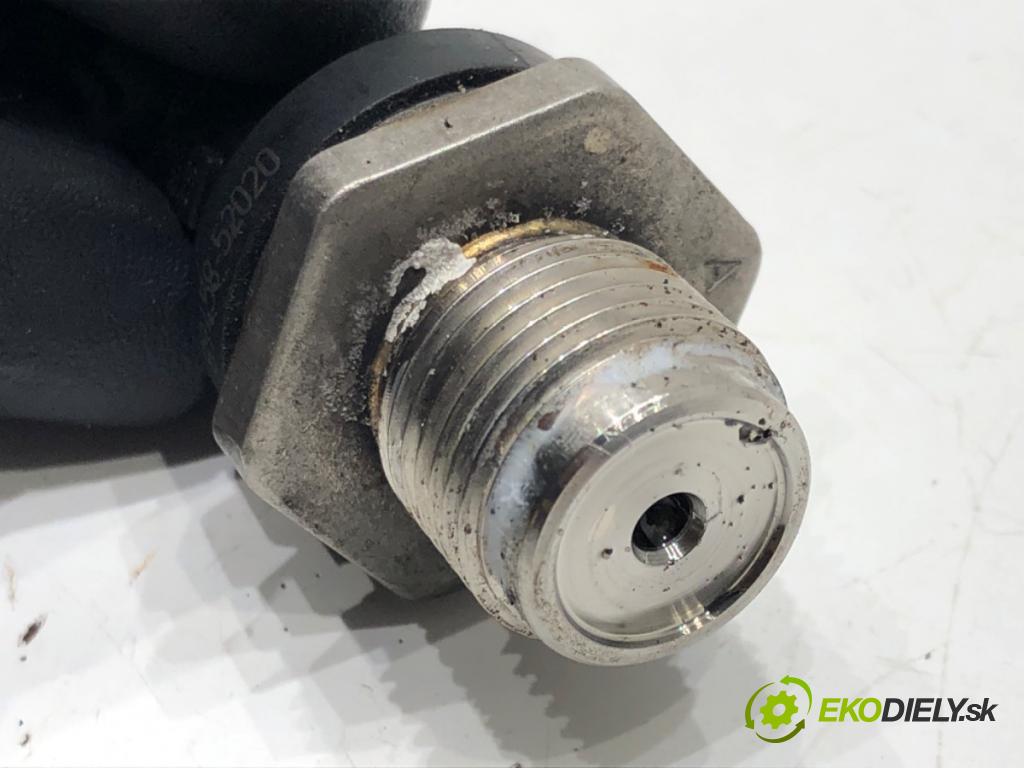 TOYOTA YARIS (_P13_) 2010 - 2022    1.4 D (NLP130_) 66 kW [90 KM] olej napędowy 2011 - 2022  Snímač tlaku paliva 0281006163 (Snímače)