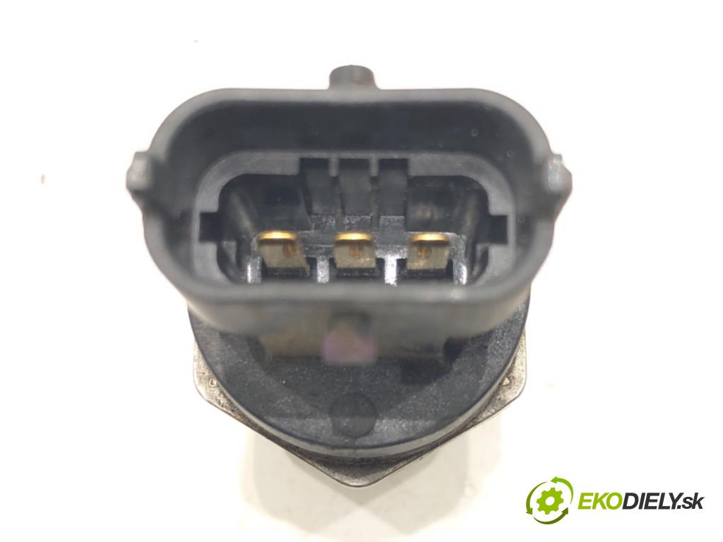 TOYOTA YARIS (_P13_) 2010 - 2022    1.4 D (NLP130_) 66 kW [90 KM] olej napędowy 2011 - 2022  Snímač tlaku paliva 0281006163 (Snímače)
