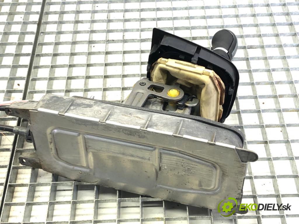 VW JETTA III (1K2) 2004 - 2013    1.9 TDI 77 kW [105 KM] olej napędowy 2005 - 2010  Kulisa 1K0711611 (Rýchlostné páky / kulisy)