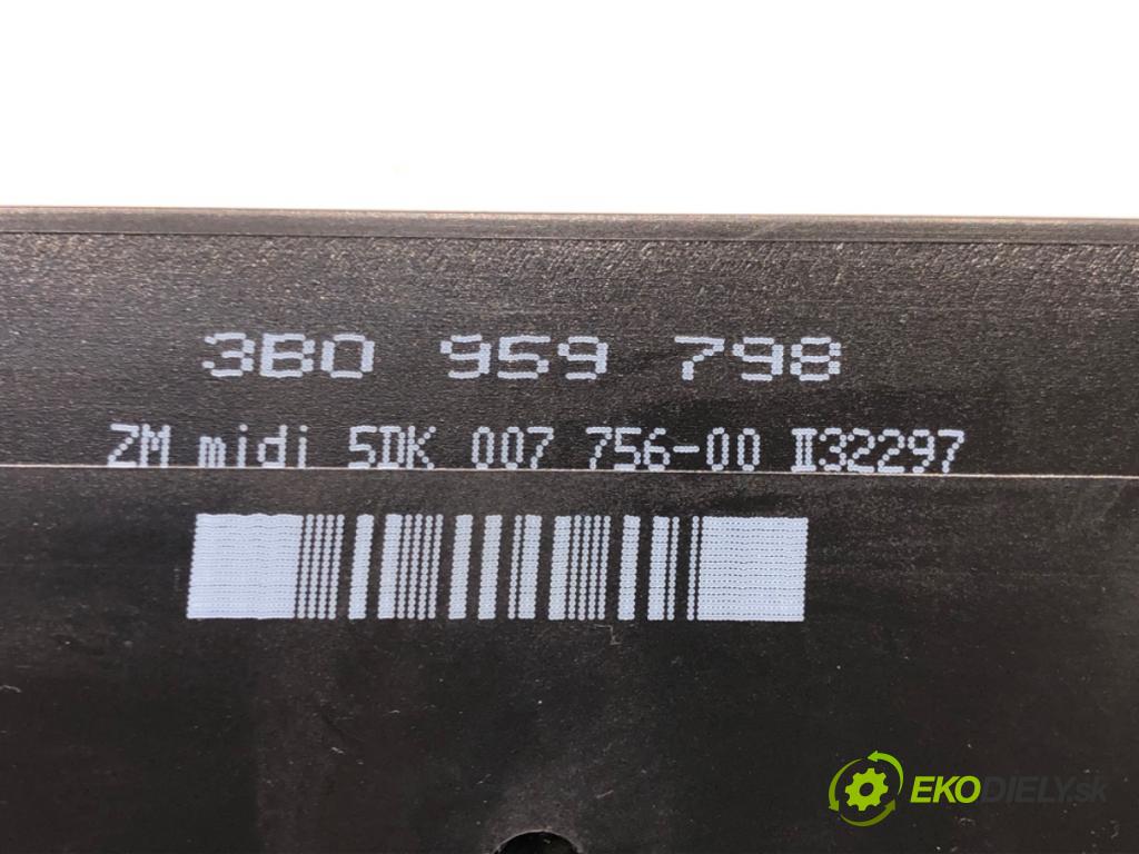 VW PASSAT B5 (3B2) 1996 - 2001    1.6 74 kW [101 KM] benzyna 1996 - 2000  Modul komfortu 3B0959798 (Moduly komfortu)