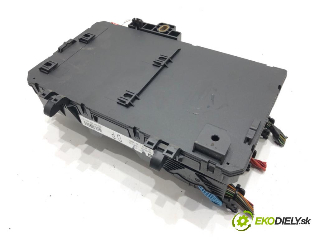 OPEL ASTRA H Kombi (A04) 2004 - 2014    1.7 CDTI (L35) 74 kW [101 KM] olej napędowy 2004 - 2010  skříňka poistková 13181278DP (Pojistkové skříňky)