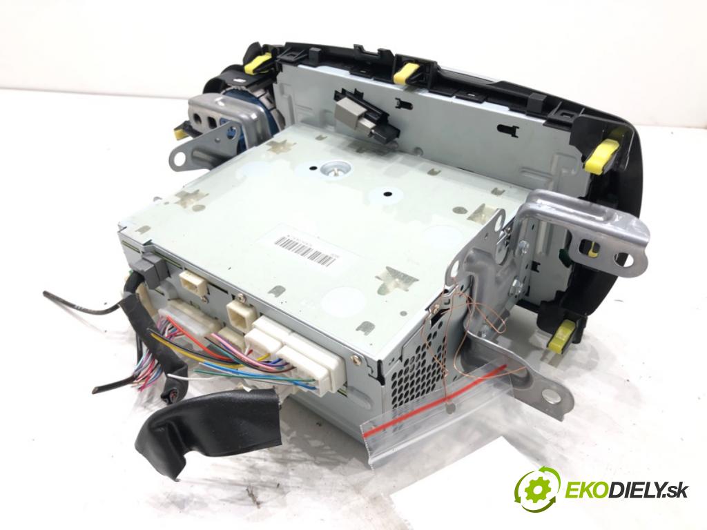 TOYOTA YARIS Nadwozie pełne / liftback (_P13_) 2012 - 2022    1.5 Hybrid (NHP130) 55 kW [75 KM] Hybryda silnik benzynowy / elektryczny 2015 - 2022  RADIO Navigácia 86140-0D220 (Audio zariadenia)