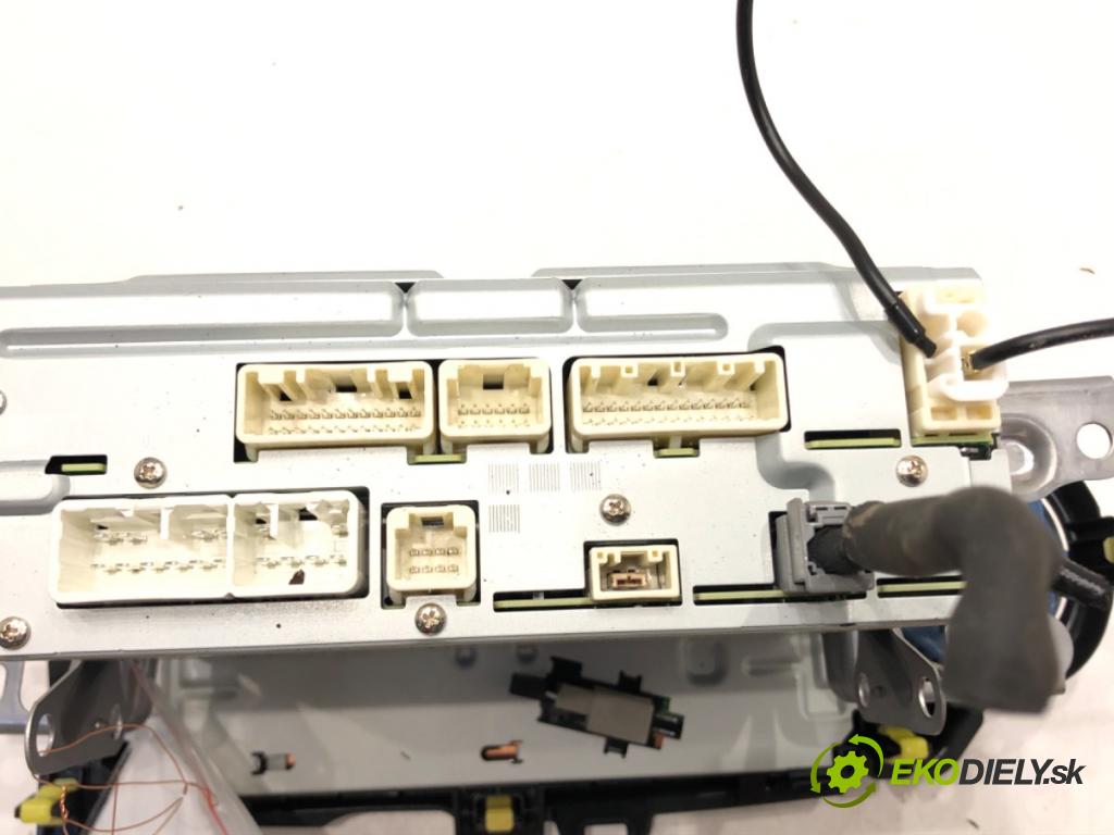 TOYOTA YARIS Nadwozie pełne / liftback (_P13_) 2012 - 2022    1.5 Hybrid (NHP130) 55 kW [75 KM] Hybryda silnik benzynowy / elektryczny 2015 - 2022  RADIO Navigácia 86140-0D220 (Audio zariadenia)