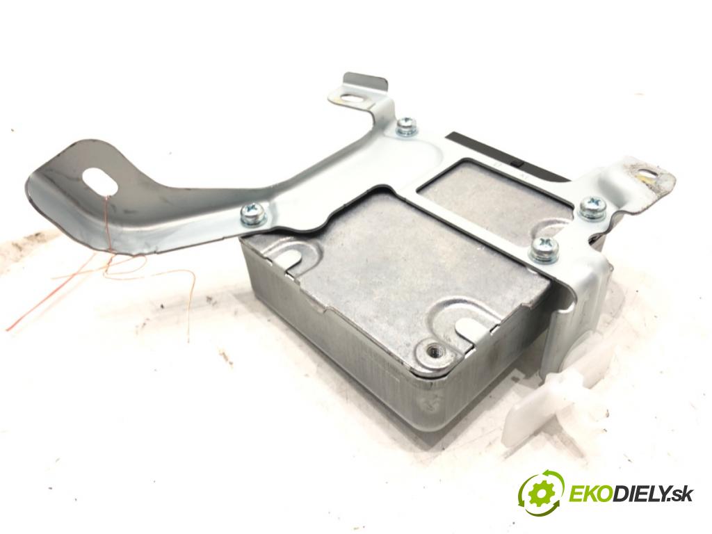 TOYOTA YARIS Nadwozie pełne / liftback (_P13_) 2012 - 2022    1.5 Hybrid (NHP130) 55 kW [75 KM] Hybryda silnik benzynowy / elektryczny 2015 - 2022  Modul servočerpadlo 89650-0D353 (Ostatné)