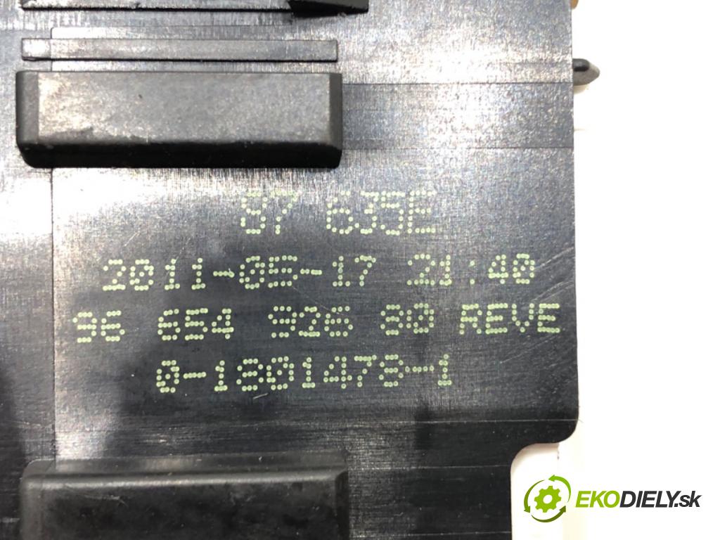 PEUGEOT 508 SW I (8E_) 2010 - 2018    1.6 HDi 82 kW [112 KM] olej napędowy 2010 - 2018  skříňka poistková 9665492680 (Pojistkové skříňky)