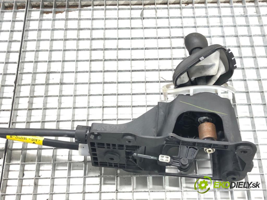 RENAULT MEGANE III liftback (BZ0/1_, B3_) 2008 - 2022    1.6 16V (BZ1B, BZ1H) 81 kW [110 KM] benzyna 2008 - 2022  Kulisa 8200781046 (Rýchlostné páky / kulisy)