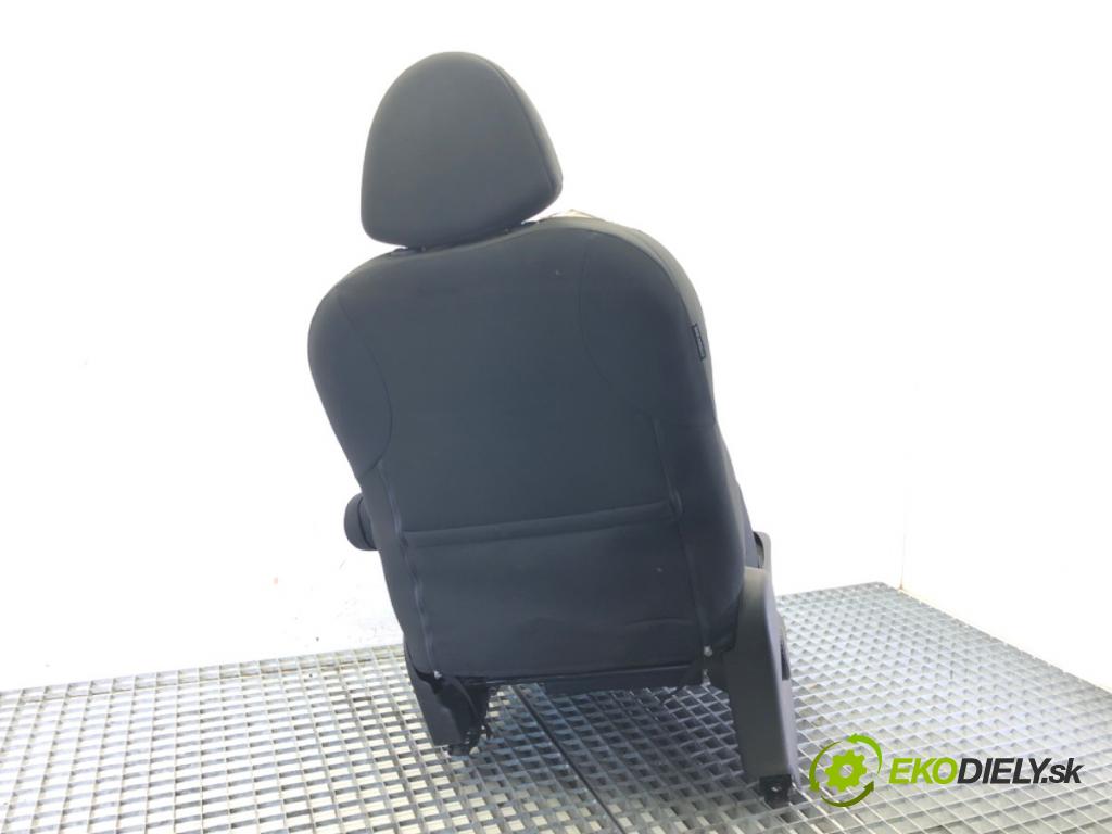 NISSAN NOTE (E11, NE11) 2005 - 2013    1.4 65 kW [88 KM] benzyna 2006 - 2012  Sedadlo pravy predný
