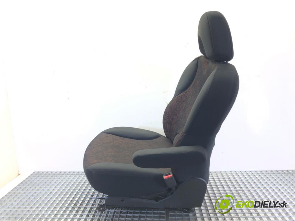 NISSAN NOTE (E11, NE11) 2005 - 2013    1.4 65 kW [88 KM] benzyna 2006 - 2012  Sedadlo pravy predný