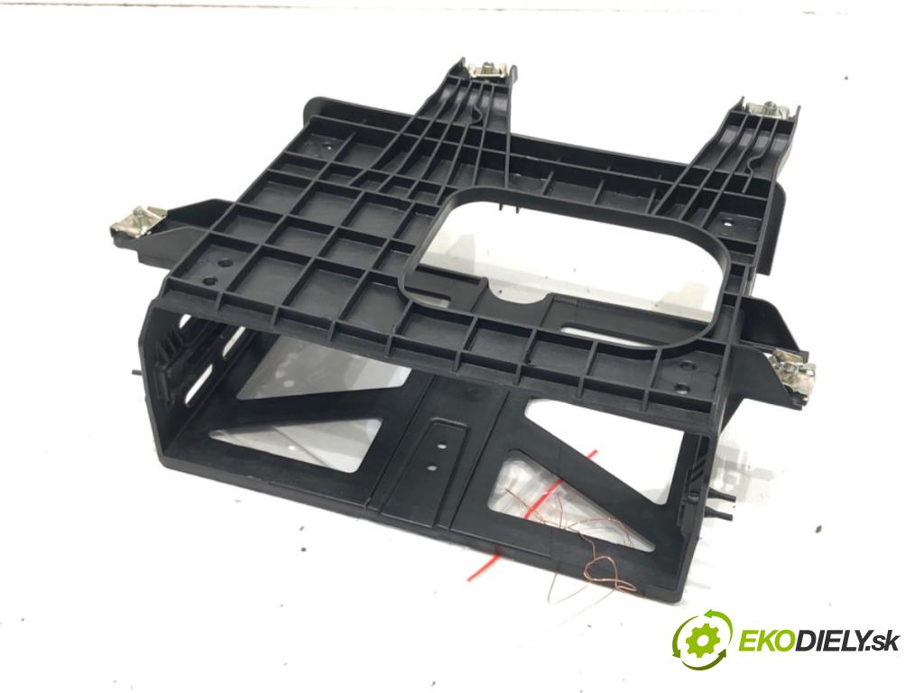 AUDI A4 B9 (8W2, 8WC) 2015 - 2022    35 TFSI Mild Hybrid 110 kW [150 KM] Hybryda silnik benzynowy / elektryczny 2018 - 2022  Držiak Uchytenie ŘIDIČE: 8W1857290