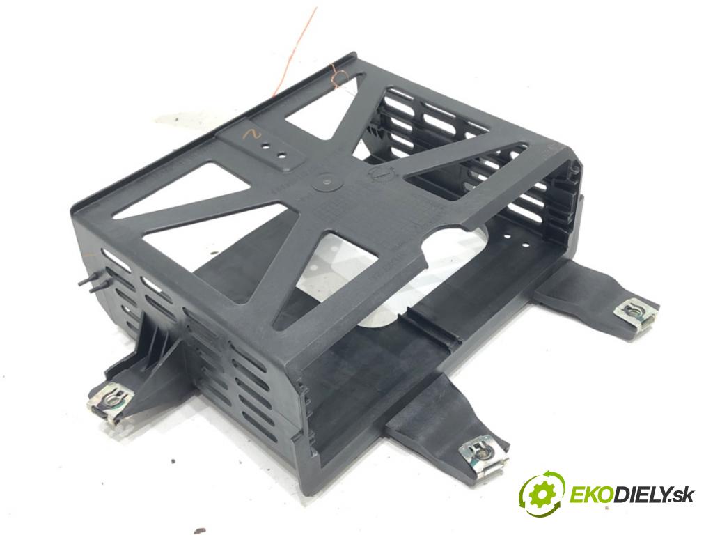 AUDI A4 B9 (8W2, 8WC) 2015 - 2022    35 TFSI Mild Hybrid 110 kW [150 KM] Hybryda silnik benzynowy / elektryczny 2018 - 2022  Držiak Uchytenie ŘIDIČE: 8W1857290