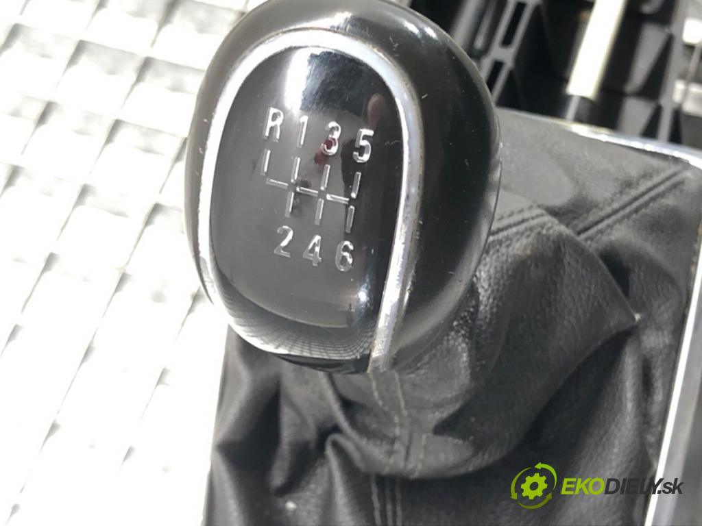 OPEL ASTRA J GTC 2011 - 2022    2.0 CDTI (08) 121 kW [165 KM] olej napędowy 2011 - 2015  Kulisa 55576410 (Rýchlostné páky / kulisy)